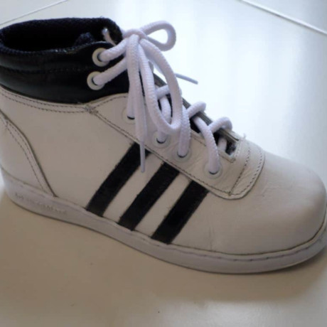 Calzado Tipo Adidas en cuero